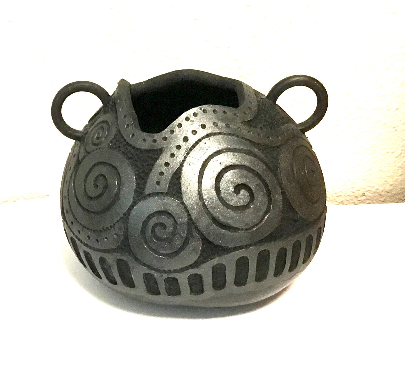 Black Gourd w Handles 339
