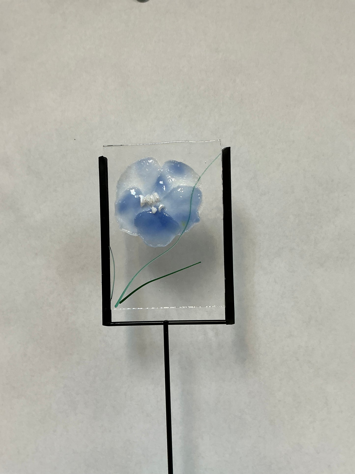 BLUE PANSY pot stake