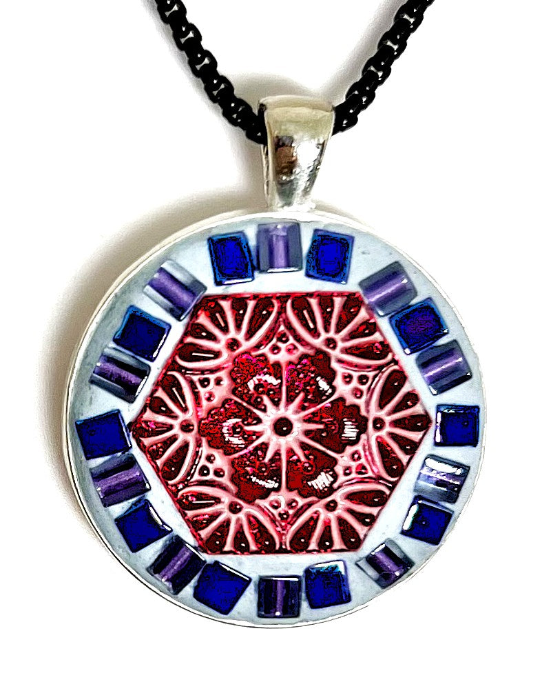 Pendant 627, Round Pentagon