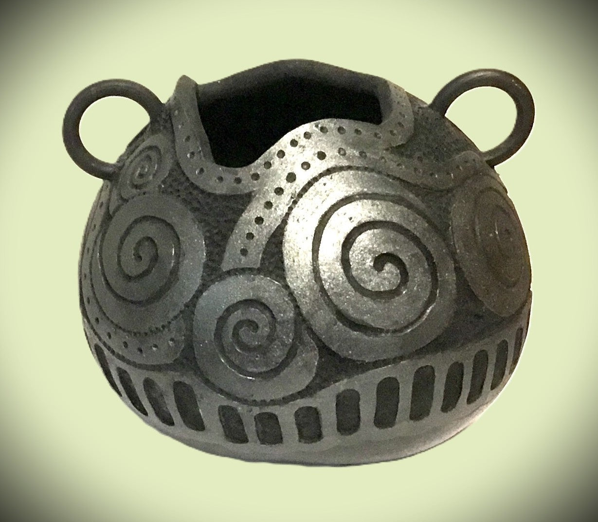 Black Gourd w Handles 339