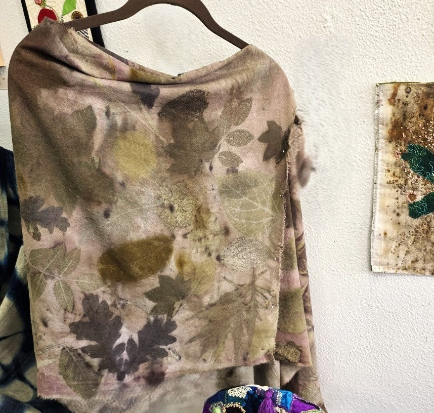 Poncho-leaf print -grey 763